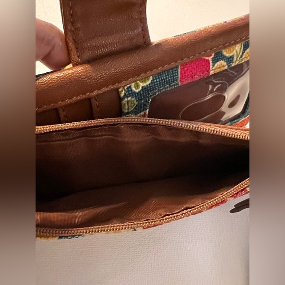 Relic Brand Collection Double Handled Flowers and Elephant Handbag and Wallet - Picture 5 of 8